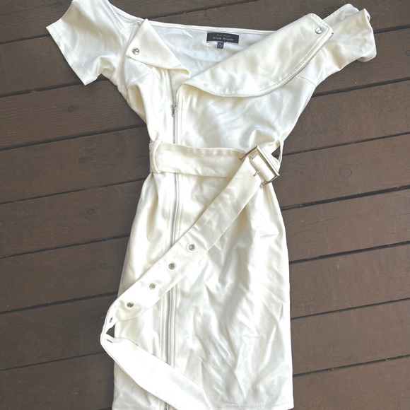 JAMES BOND Off-Shoulder White Dress - Picture 1 of 1